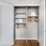 Ues 2Br W Gym Elevator Nr 96Th St Q Nyc-1298
