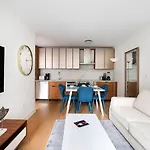 Stunning 2 Bed 2 Ba At Ues