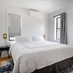 Apartment Modern Three Bedroom Brooklyn Condo-hotel New York