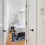 Apartment Modern Three Bedroom Brooklyn Condo-hotel New York