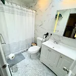 The Waltham Private & Bathroom John F Kennedy Jfk Lga Airport Manhattan Penn Station Bullet-train 15 Min 3* New York