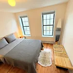 The Waltham Private & Bathroom John F Kennedy Jfk Lga Airport Manhattan Penn Station Bullet-train 15 Min Guest house 3*