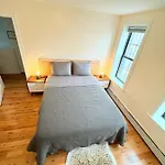 The Waltham Private & Bathroom John F Kennedy Jfk Lga Airport Manhattan Penn Station Bullet-train 15 Min New York