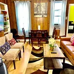 3 Bedrooms 2 Stops To Manhattan *
