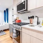 323-1 Specious 2br Williamsburg Apartment New York