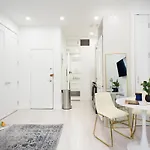 62-3a New Prime Ues W D In Unit Walk 2 C Park *