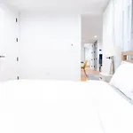 323-1 Specious 2br Williamsburg Apartment