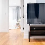 323-1 Specious 2br Williamsburg New York