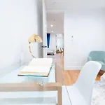323-1 Specious 2br Williamsburg