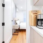 323-1 Specious 2br Williamsburg *