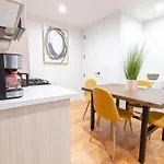 323-1 Specious 2br Williamsburg Apartment *