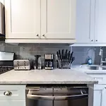 39-2 Renovated 3br Prime Hudson Yards Area *