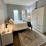Beautiful 1 Bedroom Apartment In Nyc!