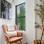 Apartment Bright Designer In Historic Harlem New York