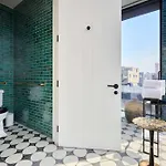 Arlo Williamsburg 5*