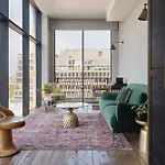Arlo Williamsburg 5*