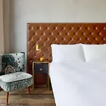Arlo Williamsburg 5*