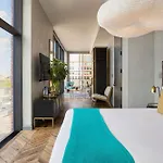 Arlo Williamsburg Hotel