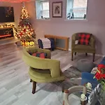 Lovely 2 Bedroom Apartment With 2 Entrance And Parking With A Fee