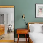 Sparkling Midtown Studio W Gym Nr Times Sq Nyc-228