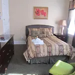 Neptune Hotel 2*