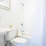 Apartment 1435-4 I 3 Bedrooms 2bath W D Prime Upper East *