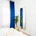 1435-4 I 3 Bedrooms 2bath W D Prime Upper East *