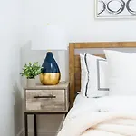 1435-4 I 3 Bedrooms 2bath W D Prime Upper East Apartment