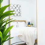 1435-4 I 3 Bedrooms 2bath W D Prime Upper East