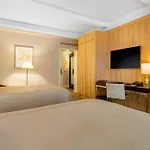 Omni Berkshire Place Hotel 4*
