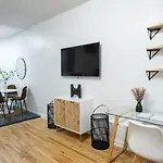 74-1a New In Prime Uws - Gym In Building *
