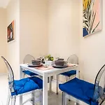 Spacious 4bd Gem In Manhattan Apartment