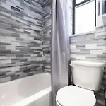 Spacious 4bd Gem In Manhattan Apartment