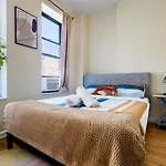 Spacious 4Bd Gem In Manhattan