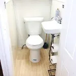 3 Bedrooms 2 Stops To Manhattan