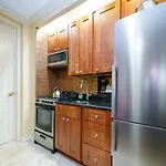 Bright And Comfy 2 Bedroom In East Side