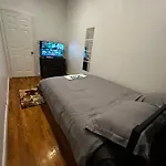 Cozy Townhouse In Manhattan