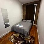 Cozy Townhouse In Manhattan *