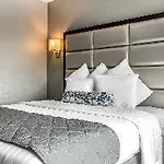 Umbrella Bronx Hotel *