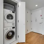 Global Luxury Suites At Via 57