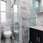 Apartment Renovated Lower Eastside 2br Washer Dryer New York