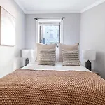 Charming 2Bed 1Bth Apt