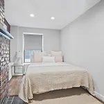 Chelsea Charm 2Bd 1 Bath