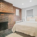 Chelsea Charm 2Bd 1 Bath