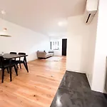 Exquisite And Modern Stay In Brooklyn At Rem-Casa