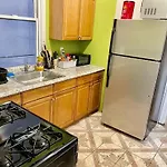 2 Stops To Manhattan, 3 Bedrooms In Lic ! Apartment *