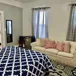 2 Stops To Manhattan, 3 Bedrooms In Lic ! Apartment
