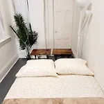 Superlative Midtown Manhattan Apartment