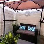 Hugh\'S And Nora\'S Place To Stay