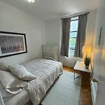 Bright 3 Bedroom Apartment In East Harlem!